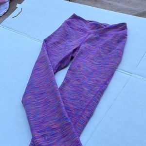 New without tags Kirkland size medium multi color leggings